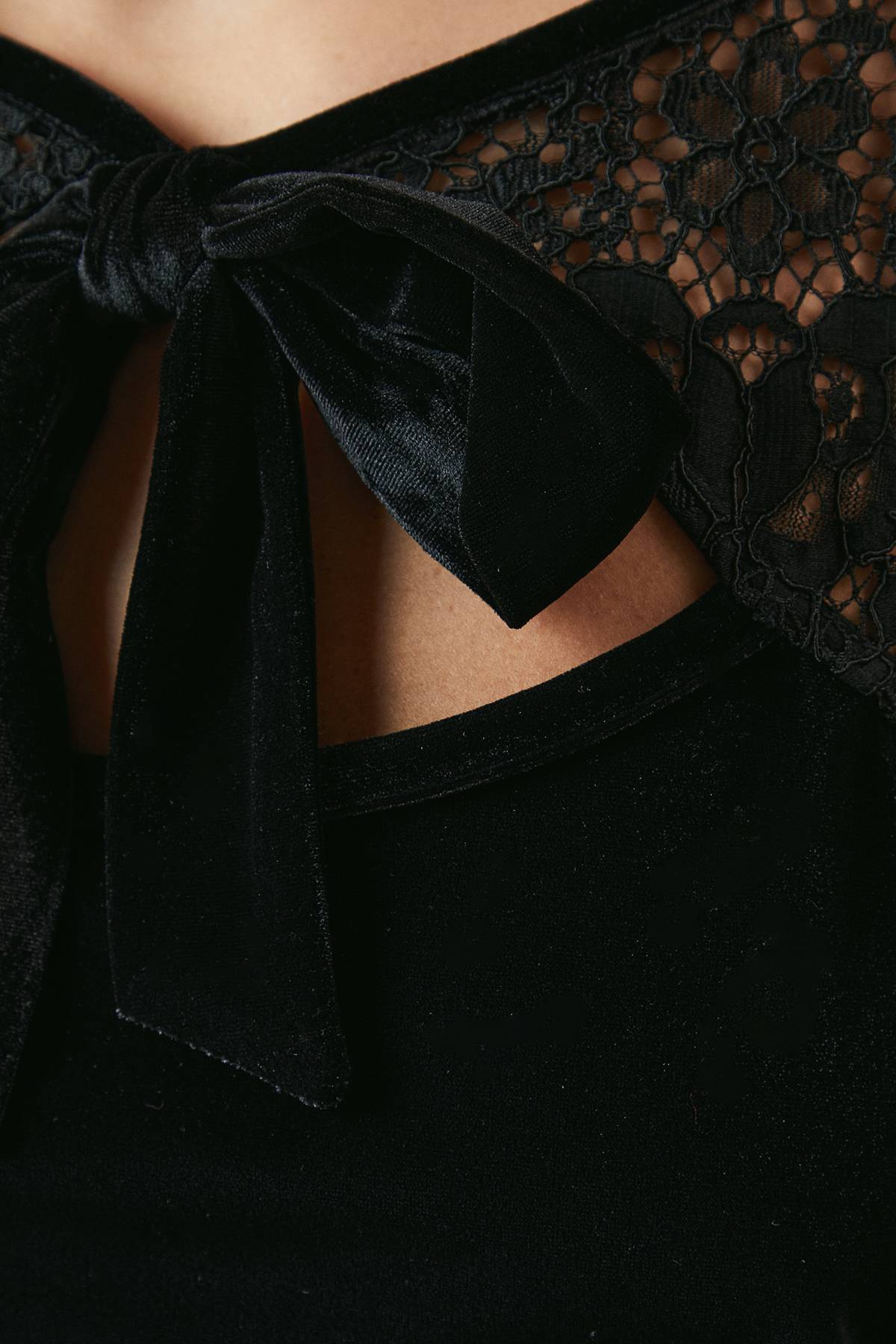 Oasis Blouse en Velours à Manches en Dentelle et Col Noué
