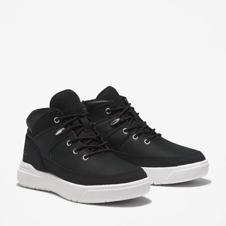 Bota de caminhada Seneca Bay para jovens na cor preta.
