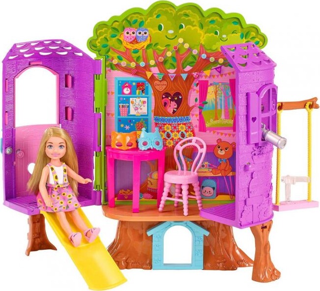 Barbie - Chelsea Dukke I Træhus - 10+ Dele