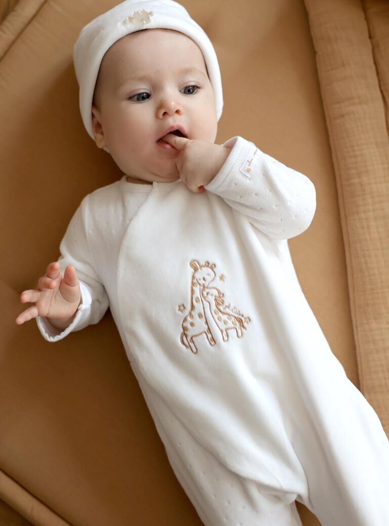 Pyjama et bonnet en velours écru