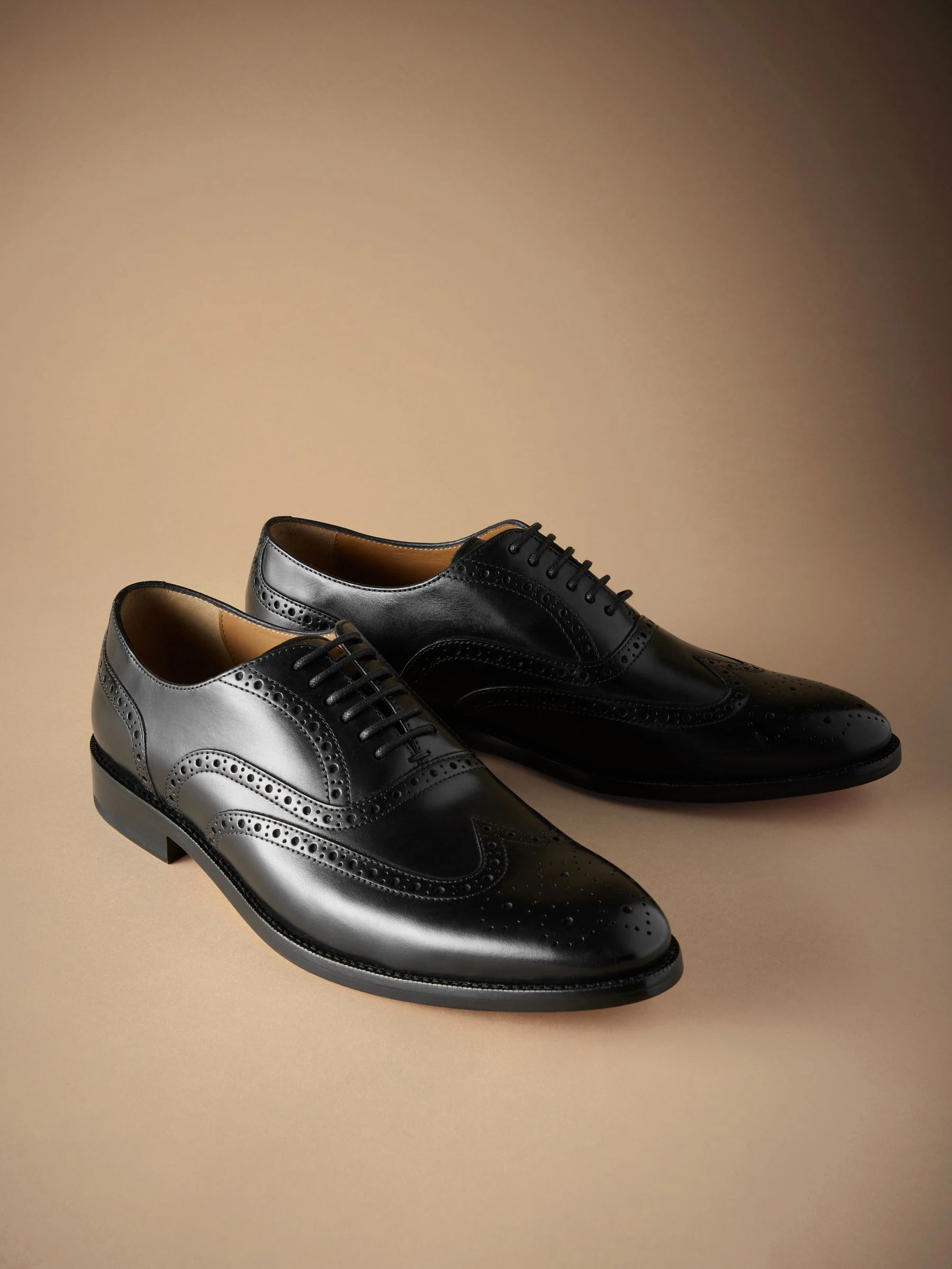 Zwart - Standaard pasvorm - Signature Italiaans leren brogues met gevleugelde neus