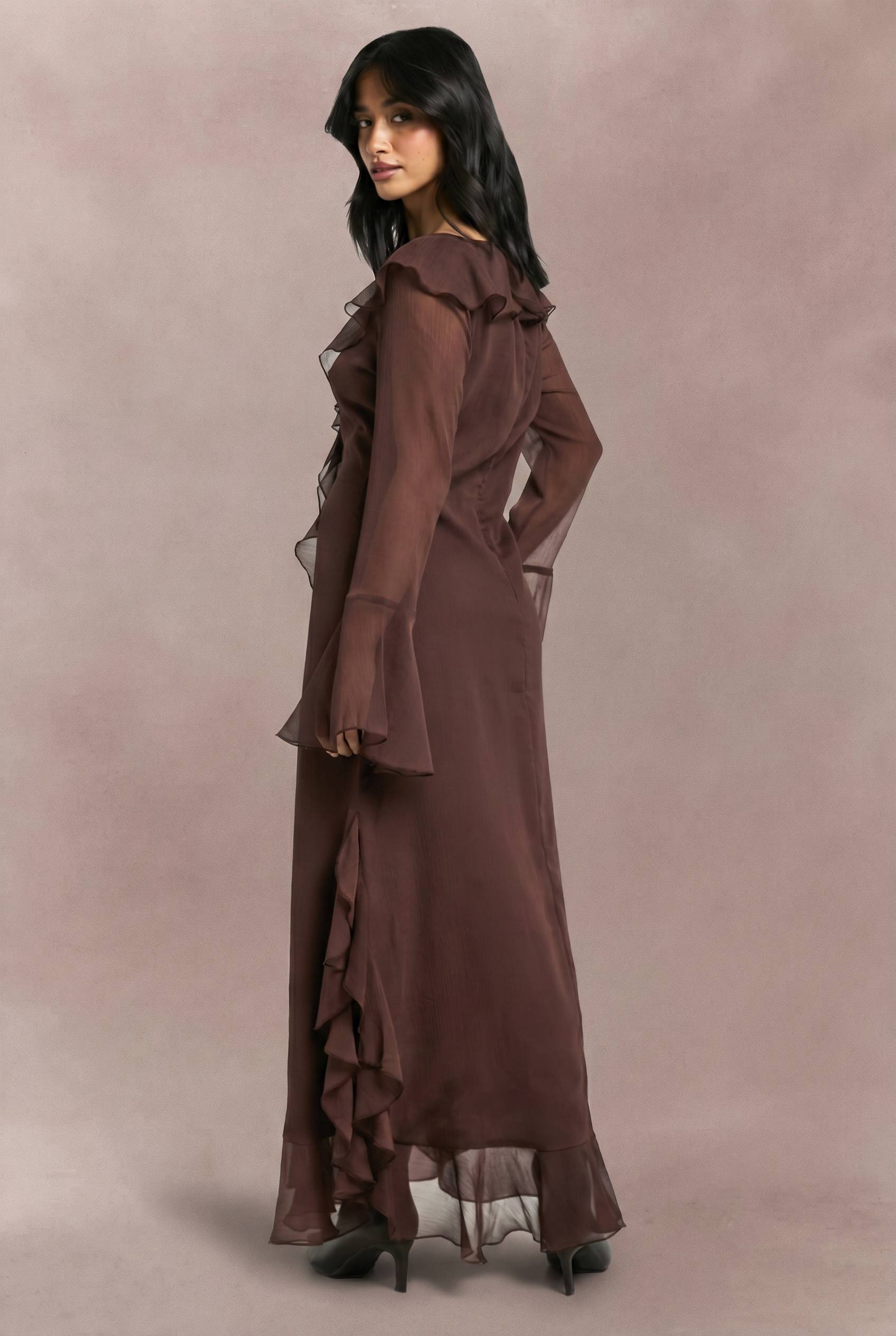 boohoo Petite Robe Maxi en Chiffon à Volants, Manches Évasées et Ceinture