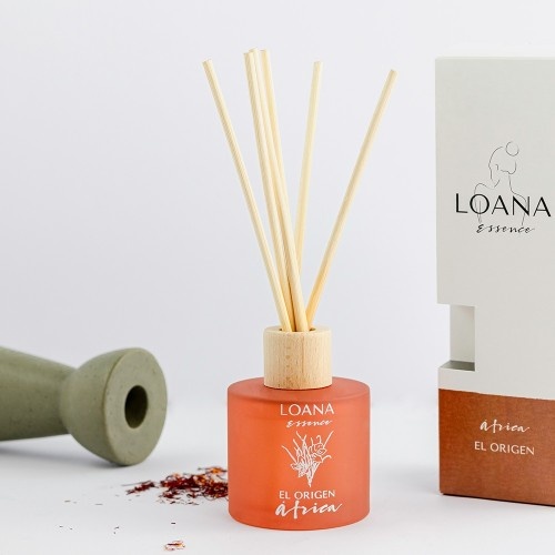 O difusor de varetas Loana Essence absorve odores de animais de estimação e possui aroma de laranja.