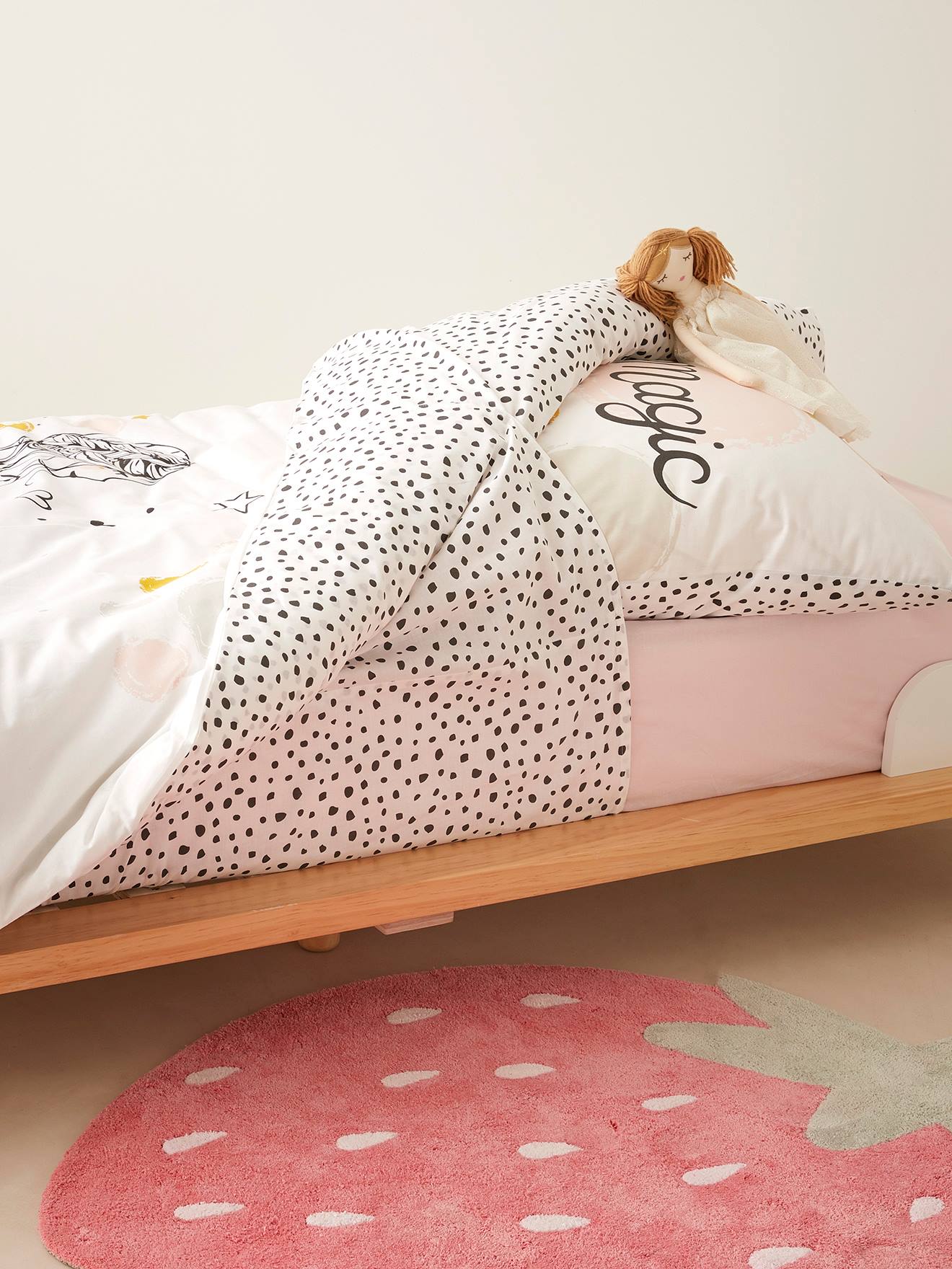 Conjunto infantil Magicouette® Princesa e Bolinhas, branco claro liso com motivos.