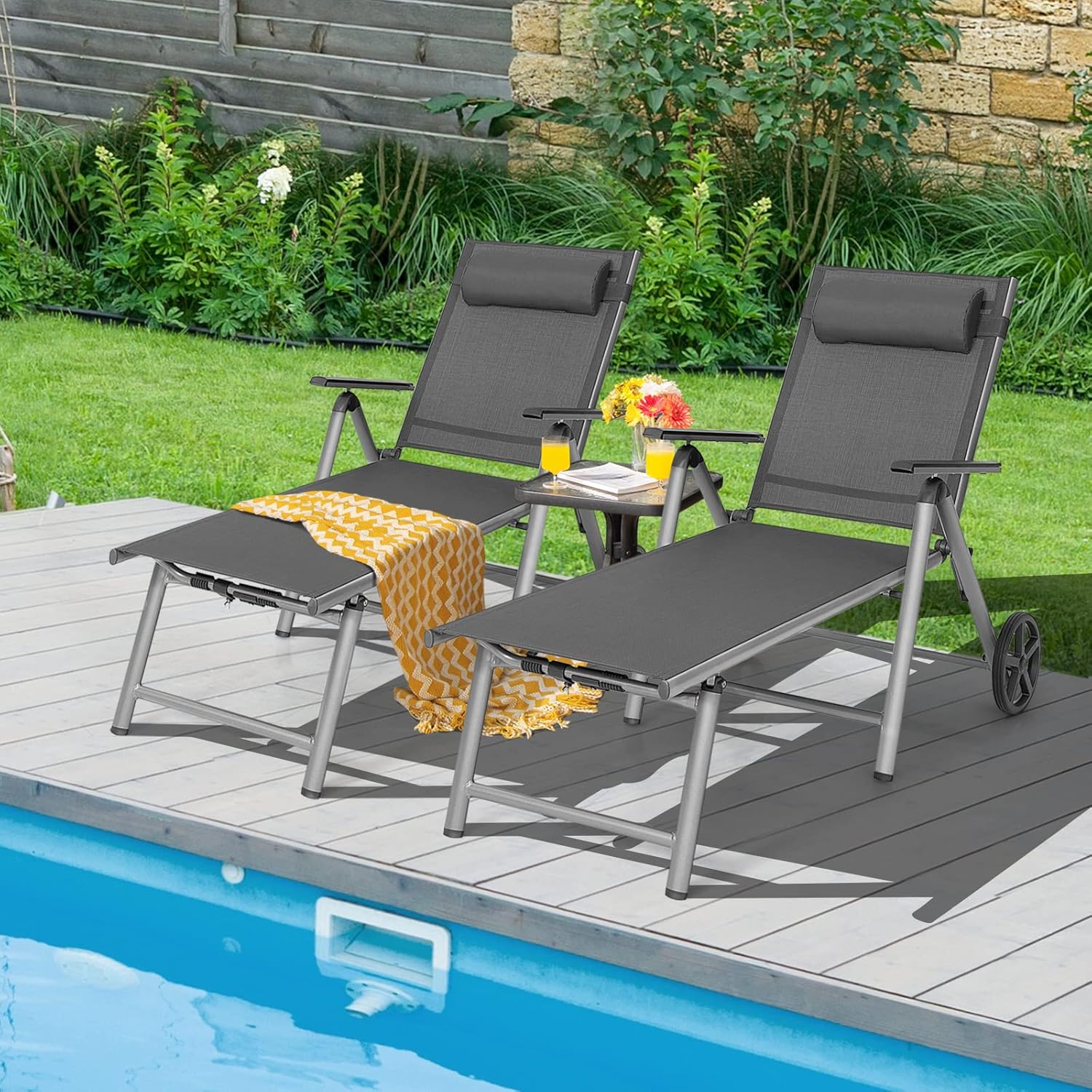 COSTWAY Sonnenliege Aluminium mit Rollen, klappbare Gartenliege mit hoher Sitzhöhe, Verstellbarer Rückenlehne und abnehmbarem Kopfkissen, Liegestuhl, Klappliege für Garten, Balkon, Terrasse
