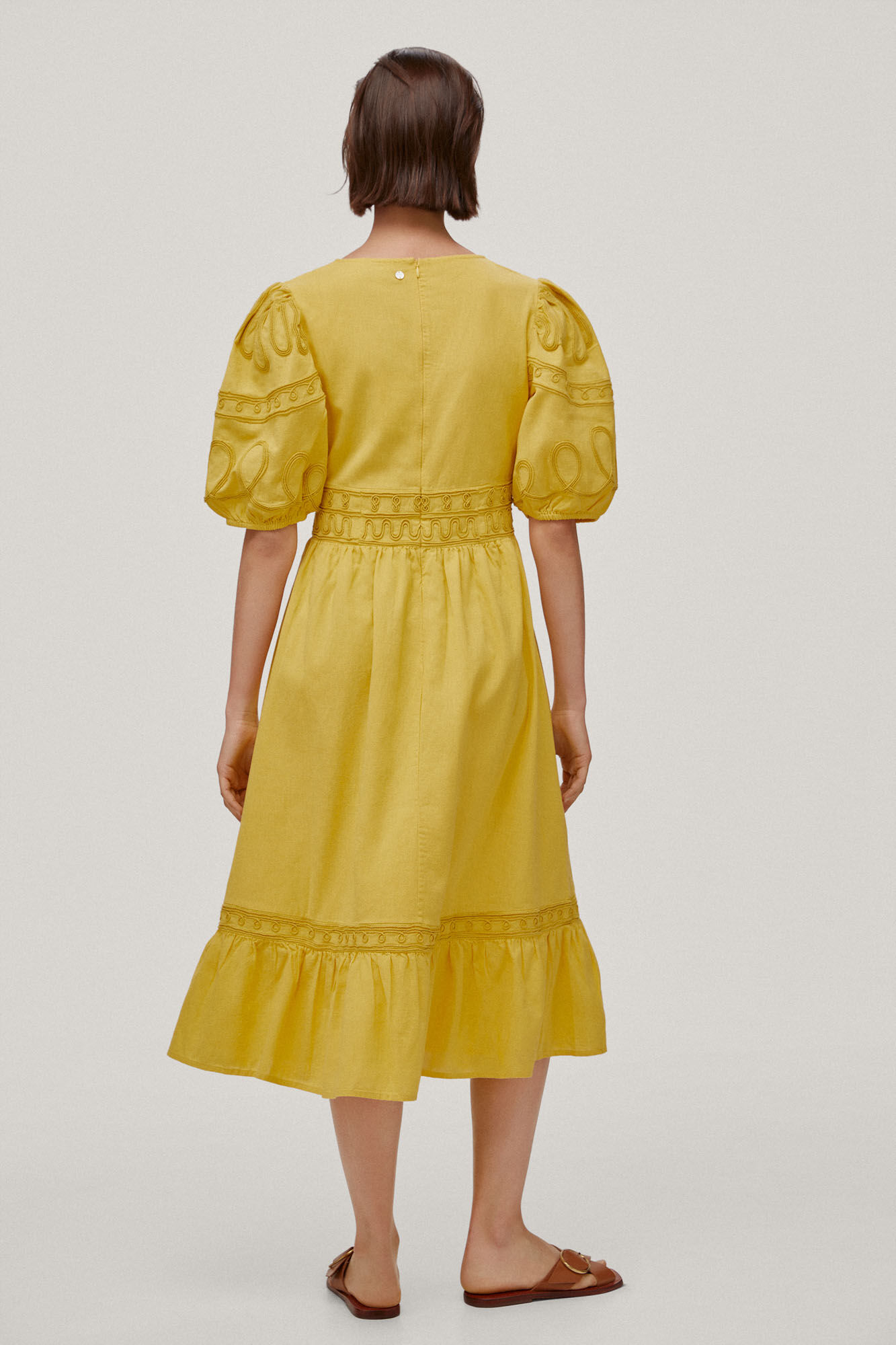 Vestido com bordado de fita - Amarelo