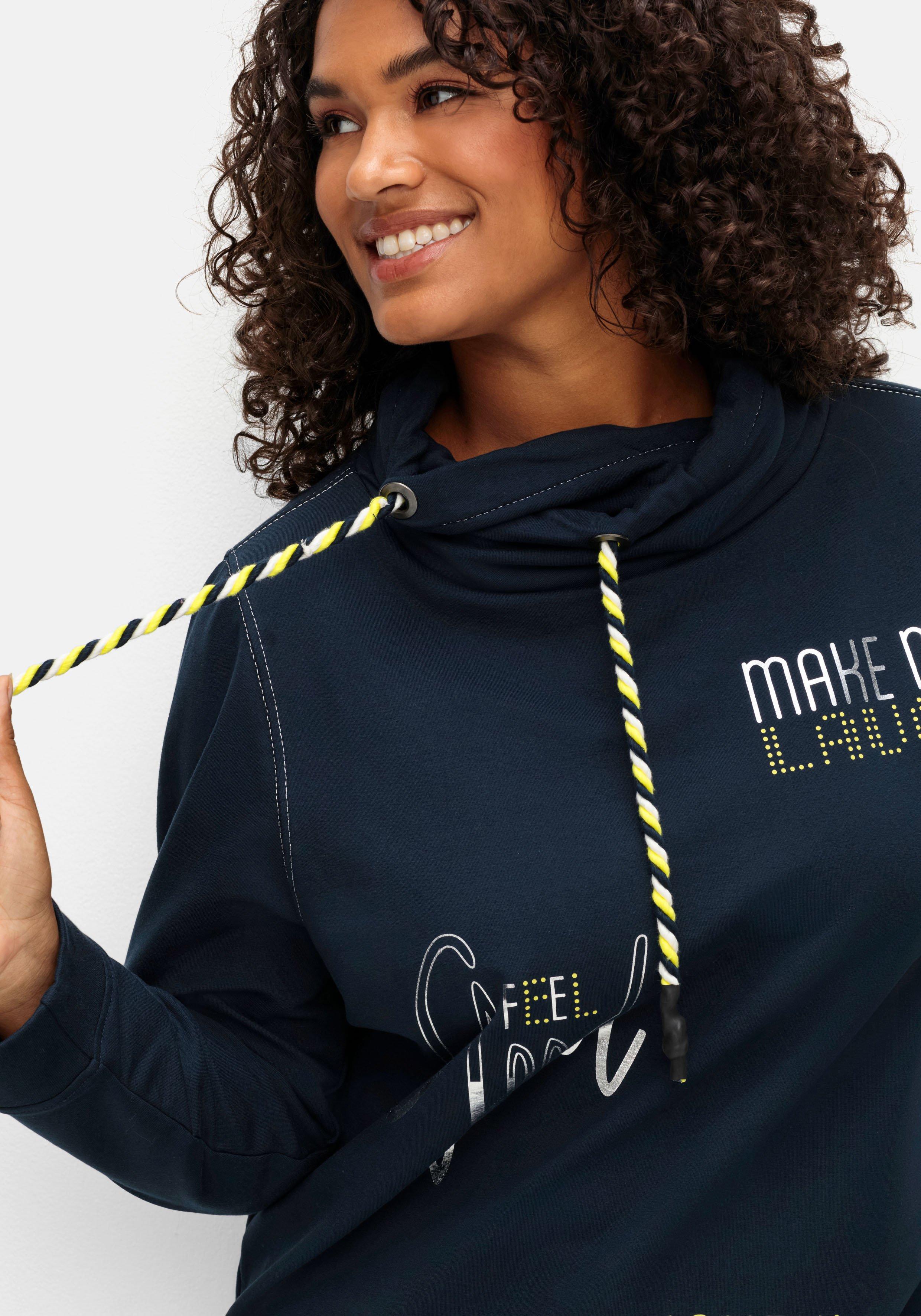 Sweatshirt mit Stehkragen und Wordingprint.
