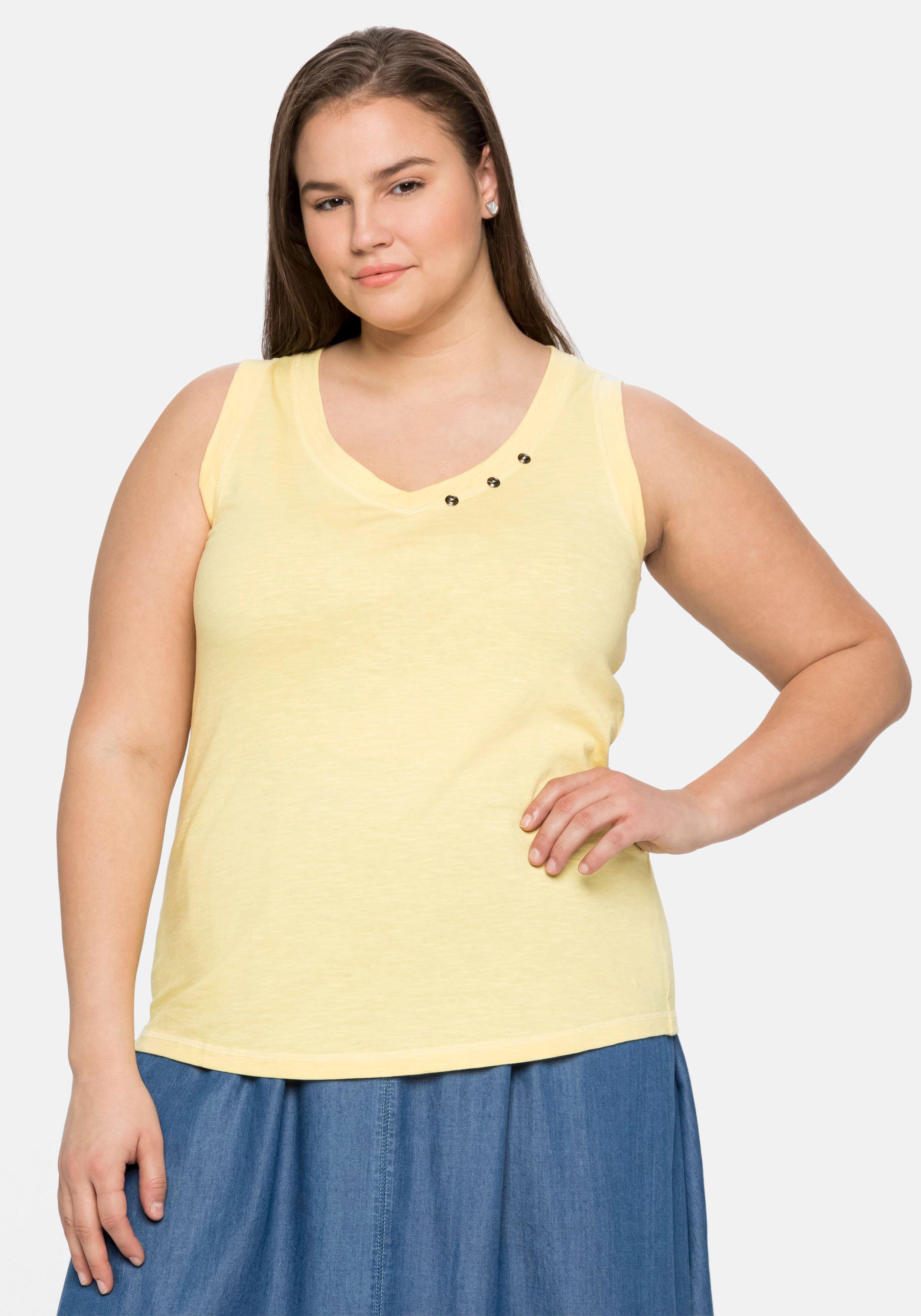 Tanktop mit Dekoknöpfen am V-Ausschnitt