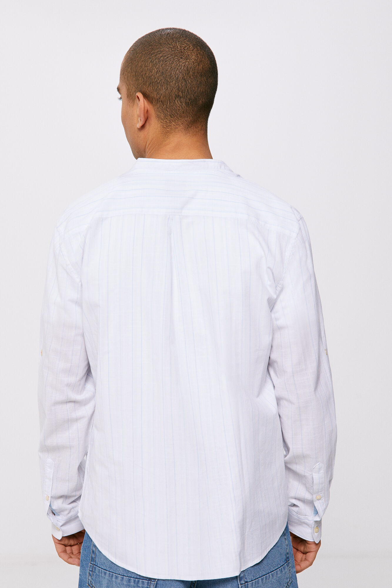 Camisa azul-clara estilo mandarim