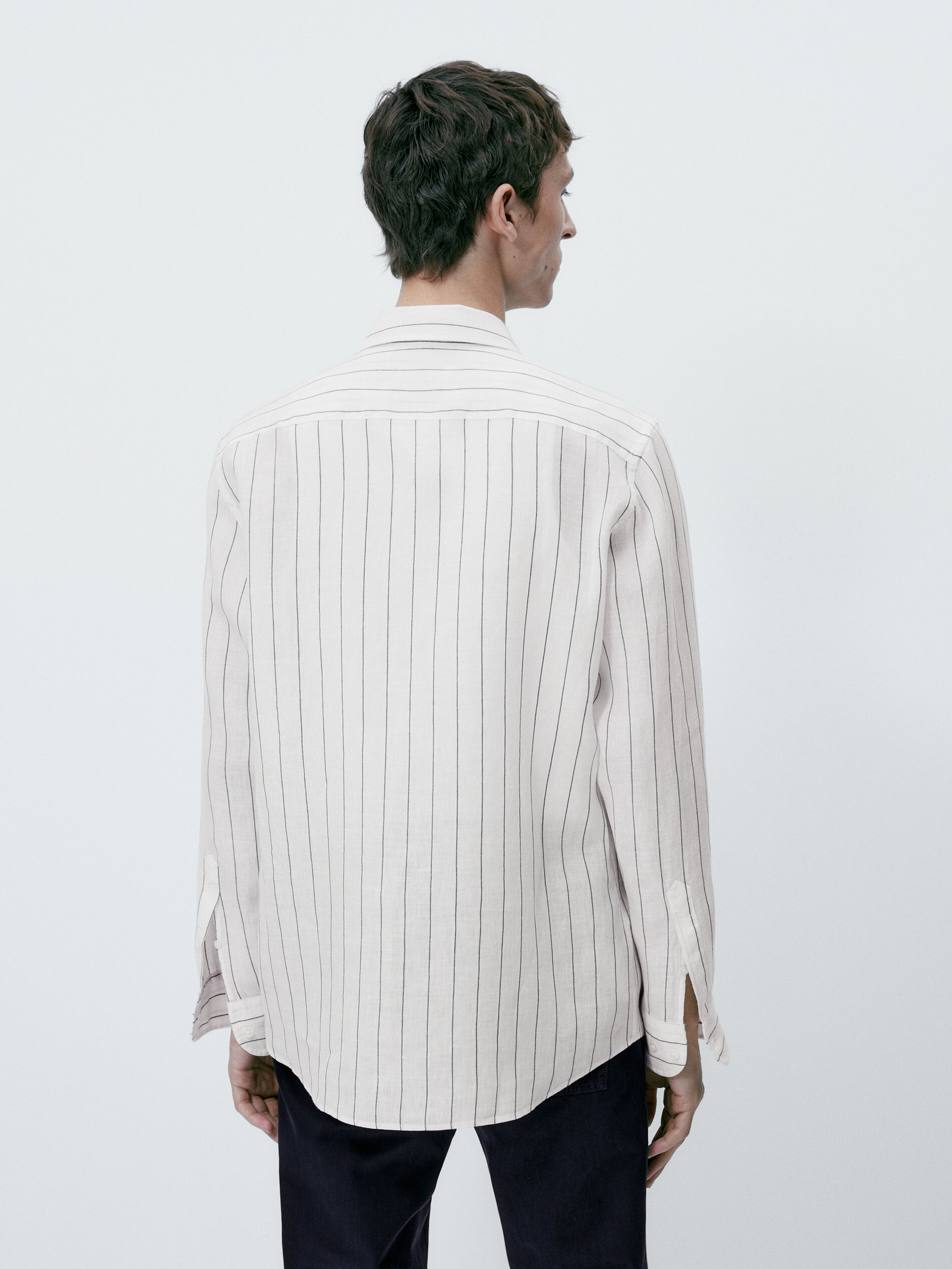 Camisa listrada, em mistura de linho e algodão, modelagem regular - AZUL ESCURO