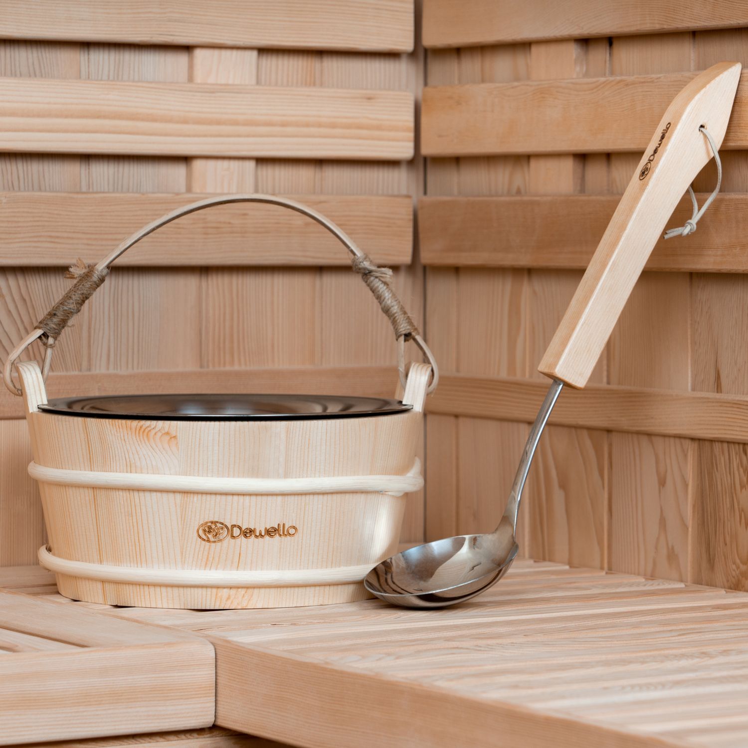 Dewello® Saunaeimer inkl. Kelle mit Edelstahleinsatz, Fassungsvermögen ca. 3 Liter, Hemlock-Holz, Bambusstreben