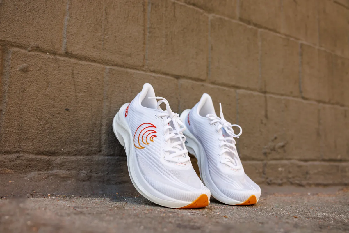 Topo Athletic Cyclone 3 W White / Sunset