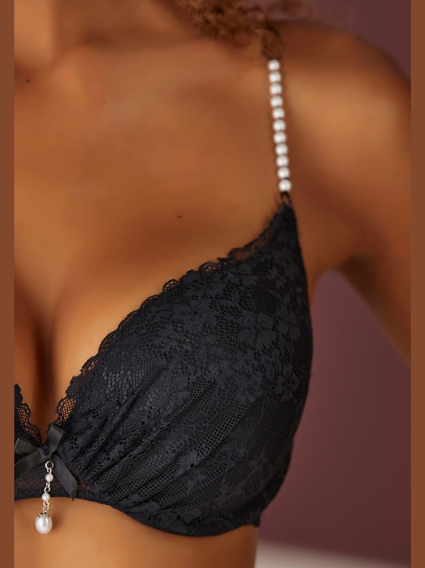 Soutien-gorge push-up extravagant avec bretelles en perles
