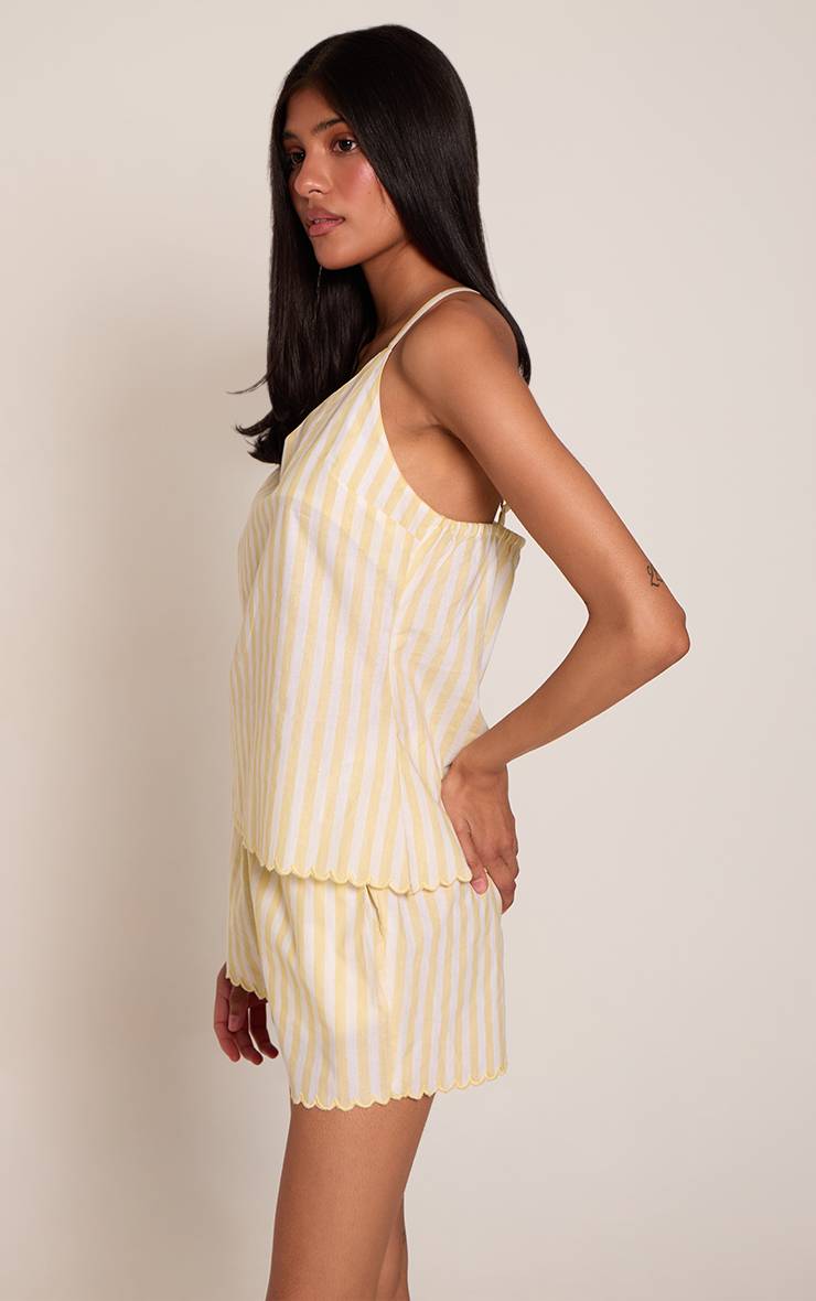 Butter Yellow Haut Caraco Et Short De Pyjama À Rayures Avec Passepoil Contrastant