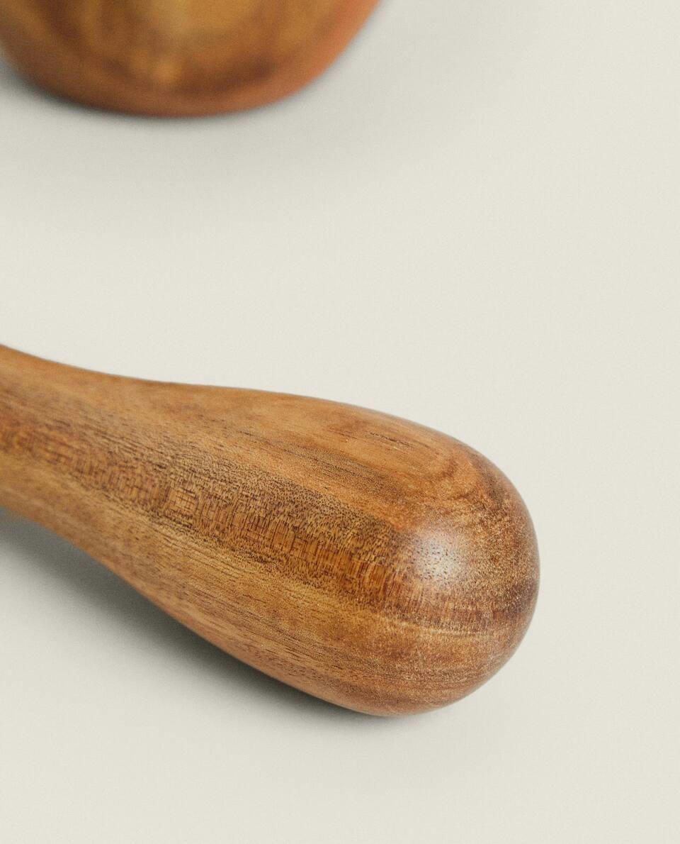 PILÃO E ALMOFADA DE MADEIRA