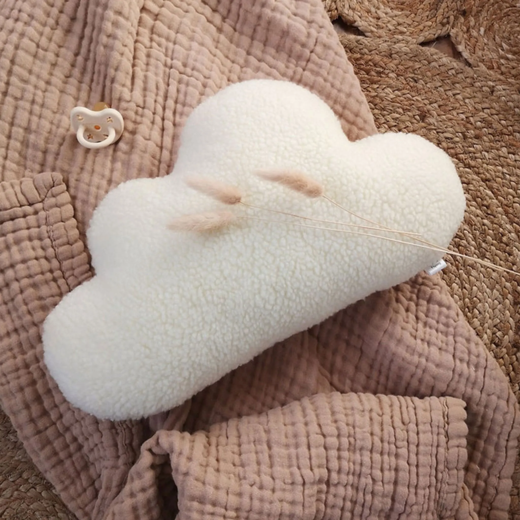 The Butter Flying Coussin Nuage Sherpa Ivoire