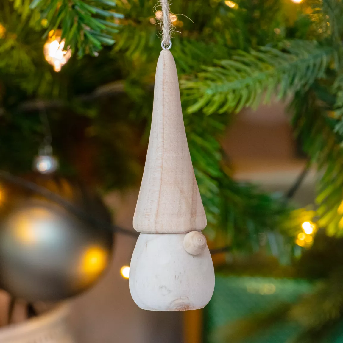 Lutin en bois à suspendre (H13 cm) Noël en nature
