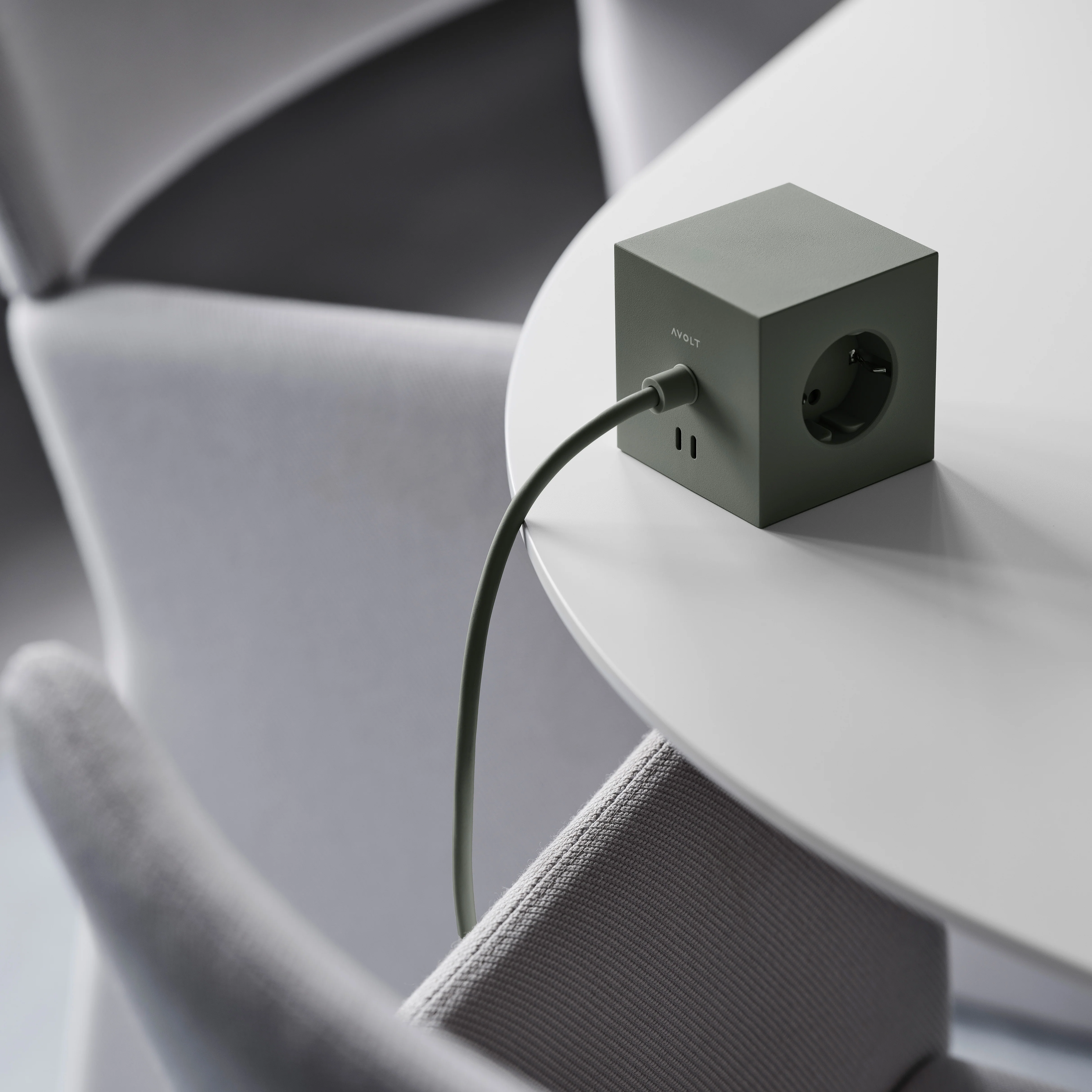 AVOLT  Square 1, USB-C & magnetisk stikdåse - Oak Green