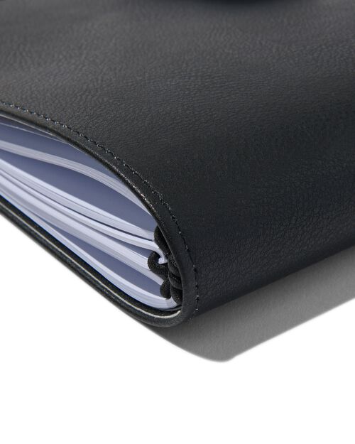 carnet rechargeable noir A5 rempli avec des lignes
