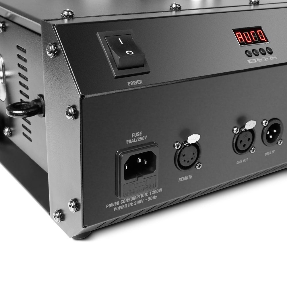 Cameo STEAM WIZARD 2000 rookmachine met RGBA LEDs