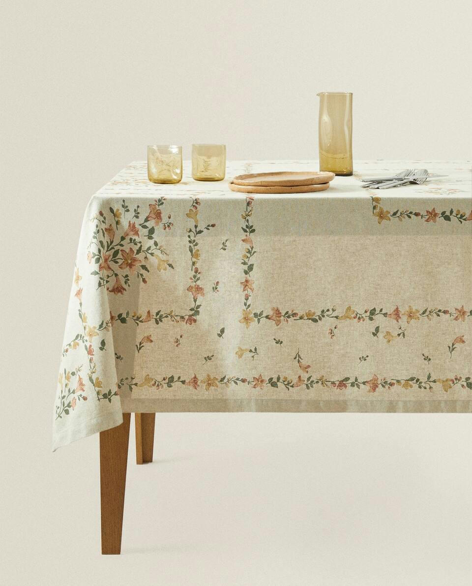 TOALHA DE MESA COM ESTAMPA FLORAL