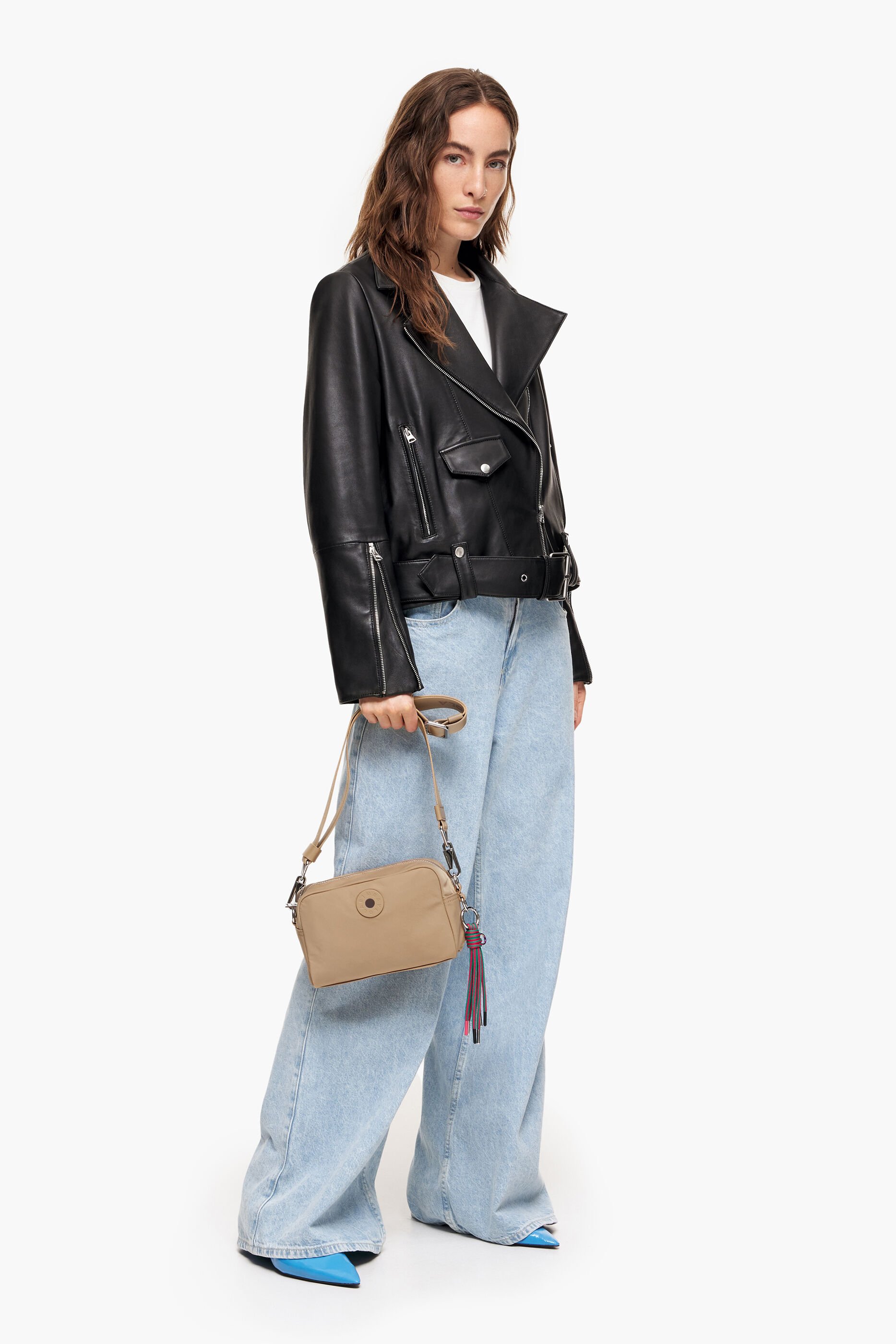 Bolsa transversal pequena em nylon bege