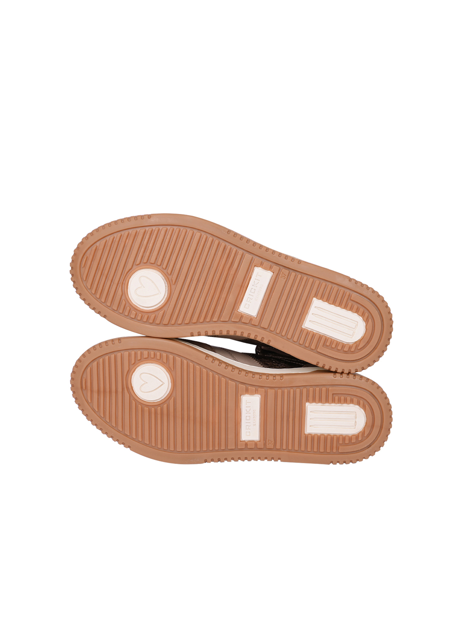 SNEAKER NAILA