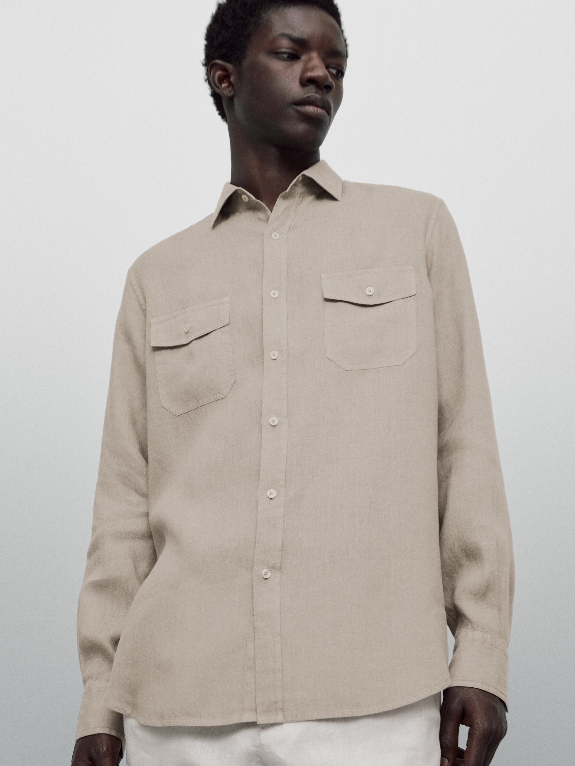 Camisa de linho com bolsos, modelagem regular, Edição Limitada - Bege