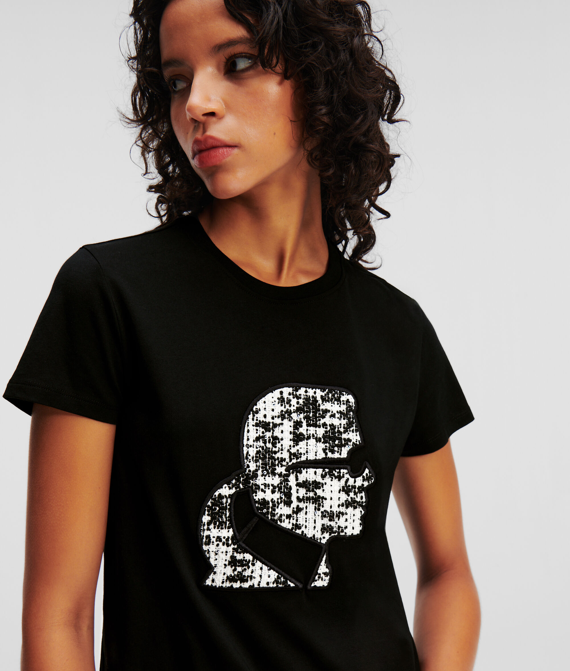 T-SHIRT À L'EFFIGIE DE KARL EN BOUCLÉ