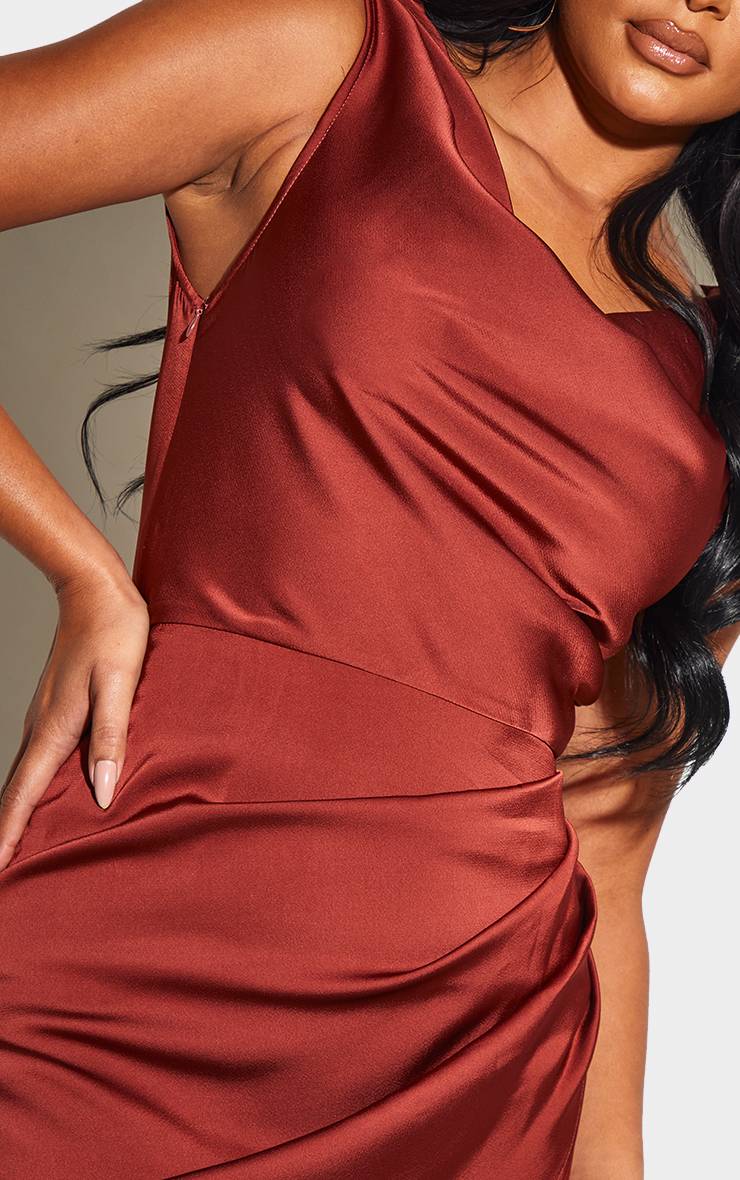 Rouge Bordeaux Robe Longue Drapée En Satin À Col Bénitier