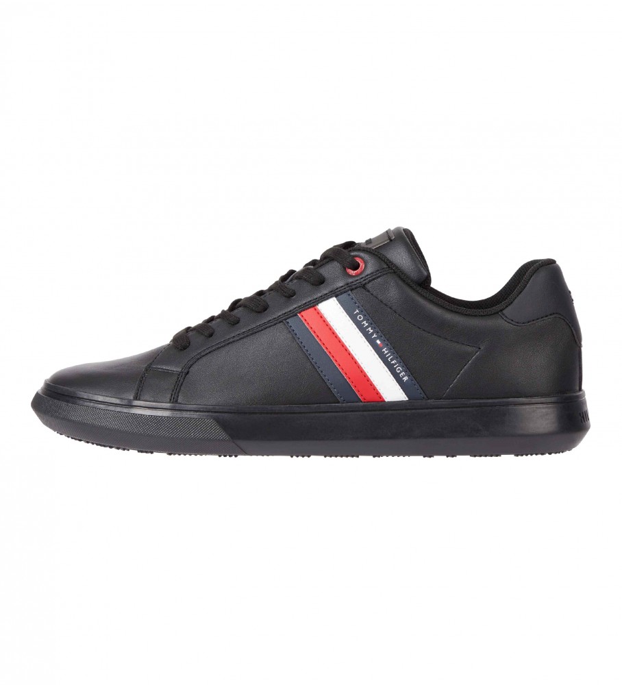 Tênis Tommy Hilfiger de couro preto com sola de borracha