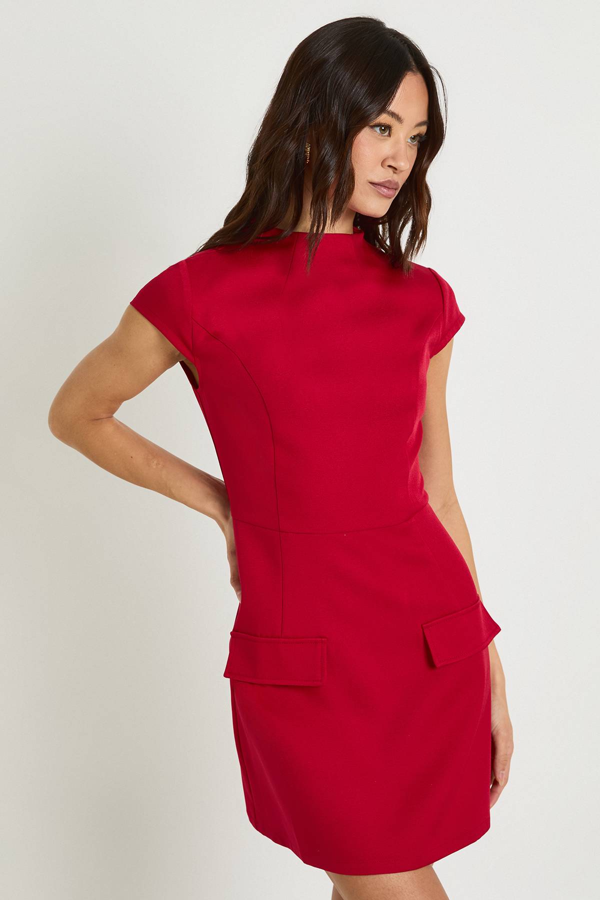boohoo Robe mini allongée à col montant, structurée et ajustée