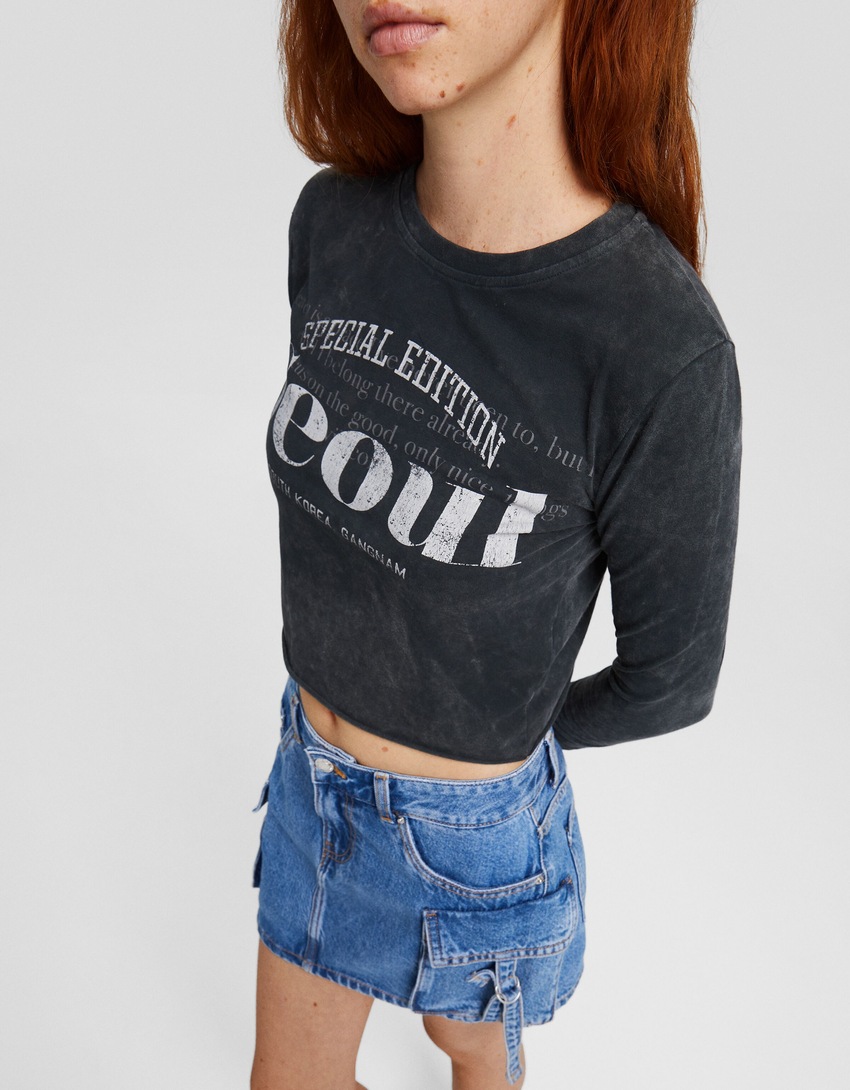Camiseta cropped de manga comprida estampada
