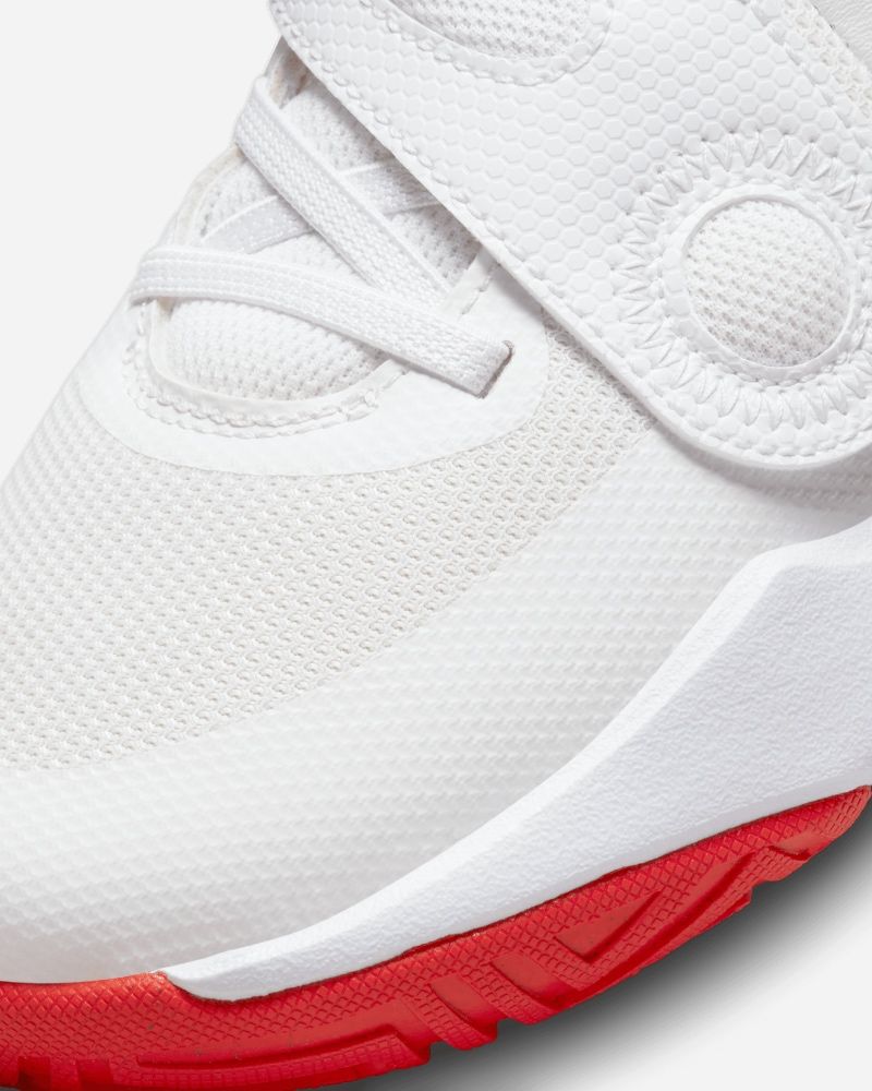 Chaussures de basket Nike Team Hustle D 11 Blanc & Rouge pour enfant
