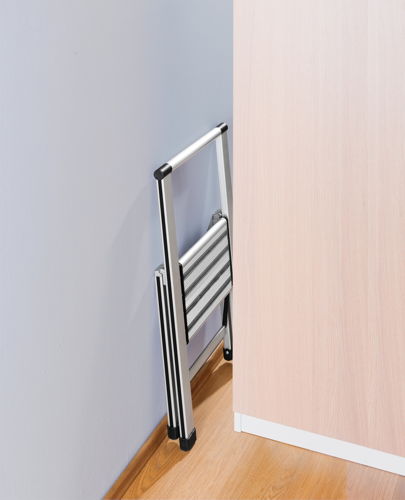 WENKO Trittleiter »Modell Alu-Design« Klapptritt Leiter, rutschsichere XXL-Stufen, klappbar, bis 150 kg