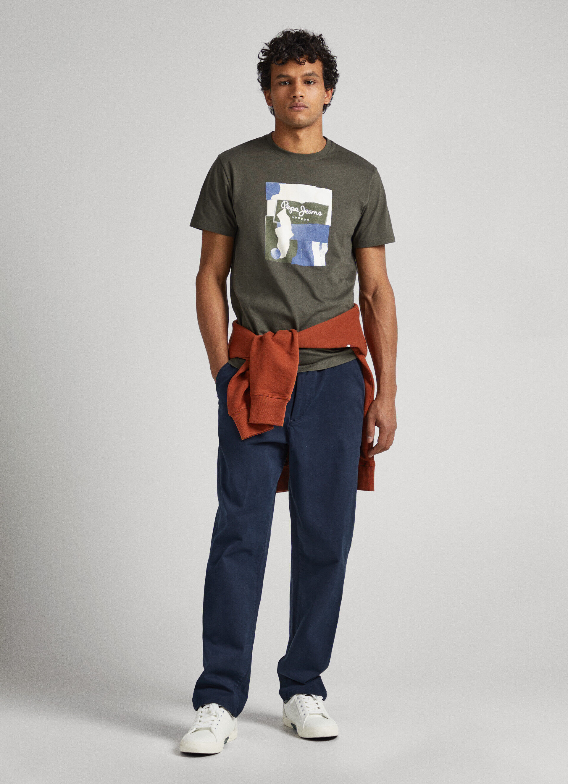CAMISETA COM LOGOTIPO ESTAMPADO - verde oliva