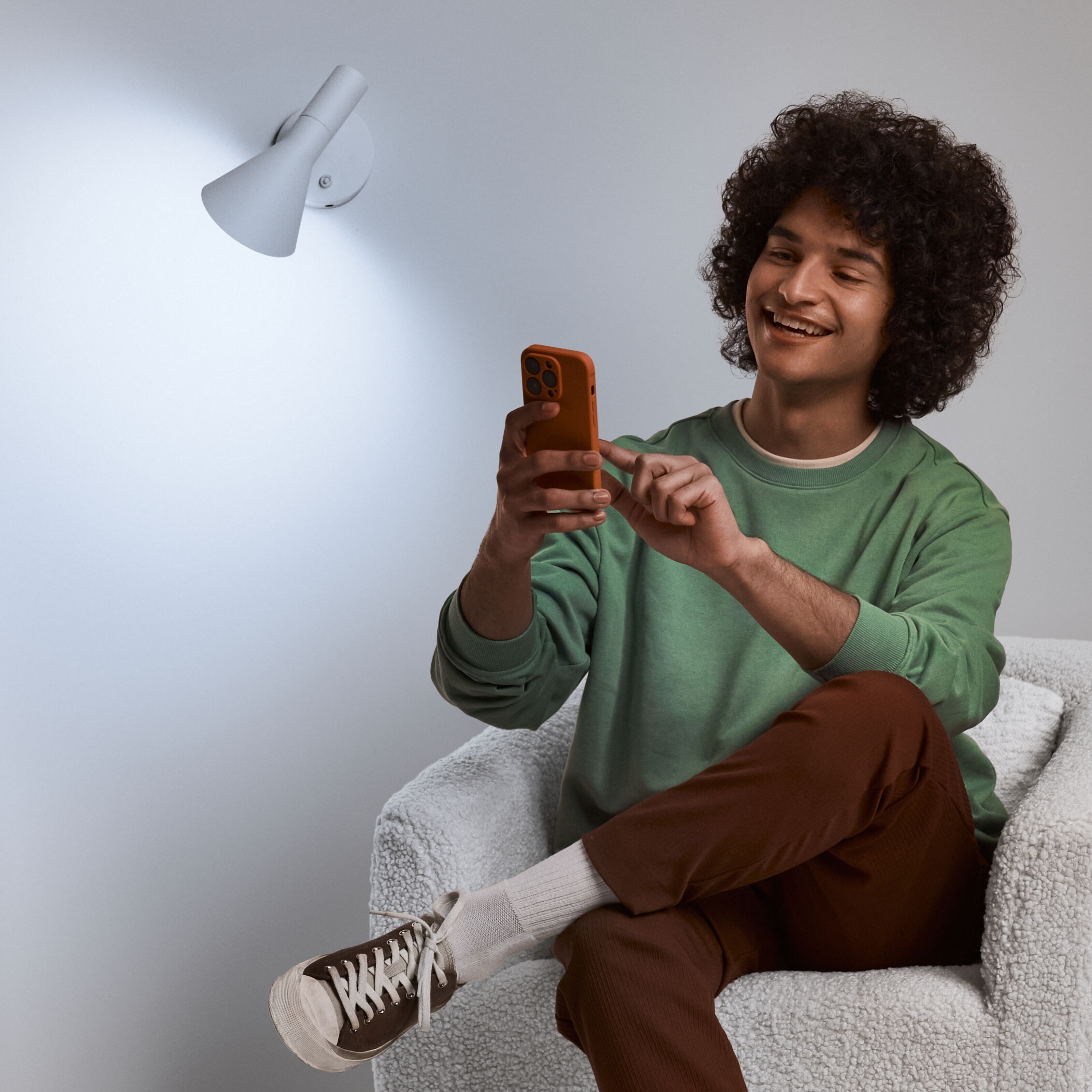 WiZ Varmhvit C37 Smart LED-pære E14 470 lm