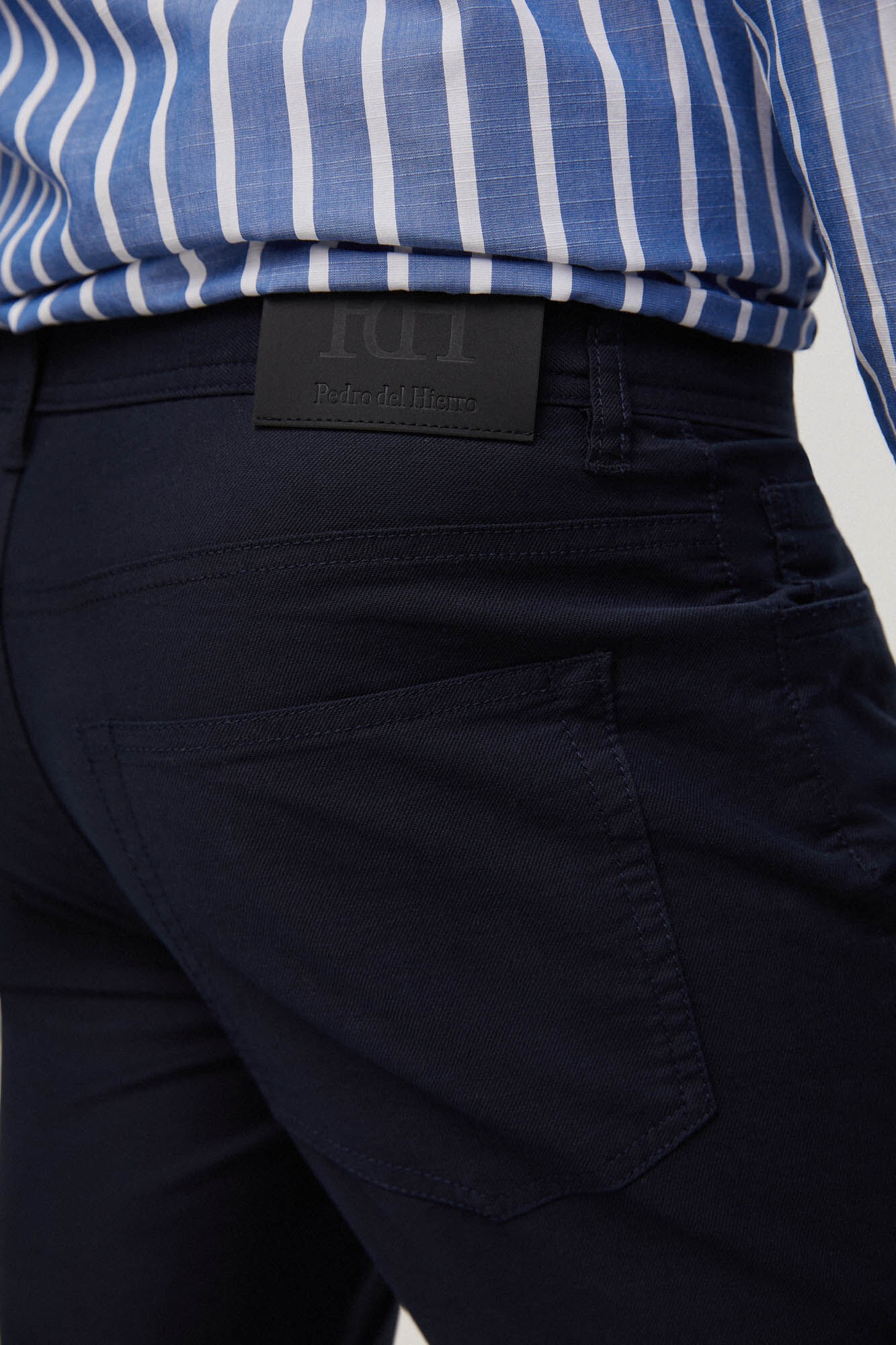 Calça slim fit com 5 bolsos - Azul