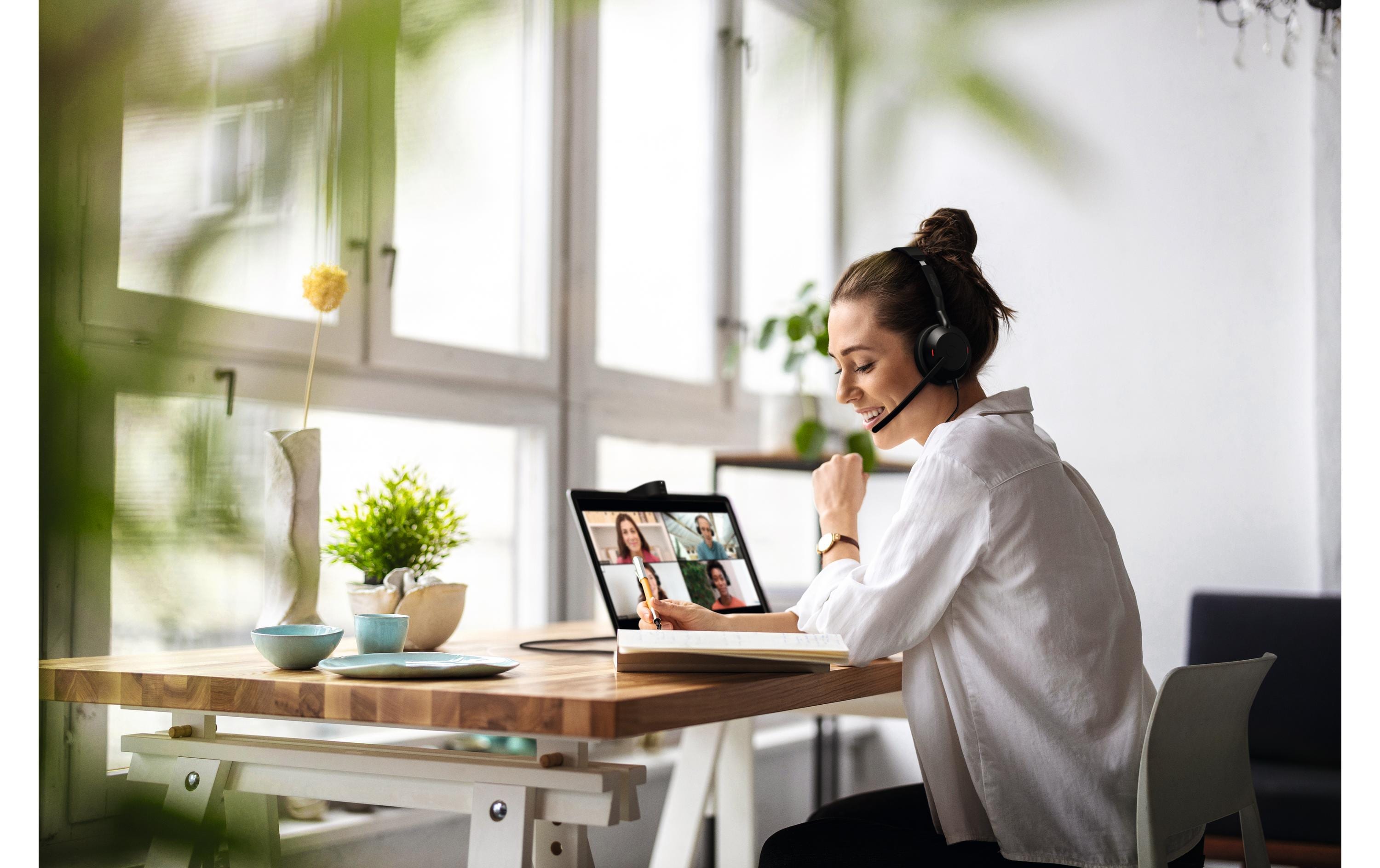 Headset Evolve2 50 Duo MS, USB-A<br>Dank der geräuschunterdrückenden Mikrofone können Sie von überall aus professionell arbeiten