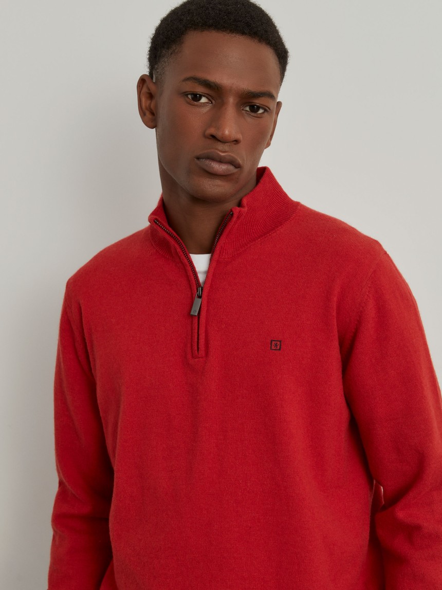 Camisola de lã com fecho