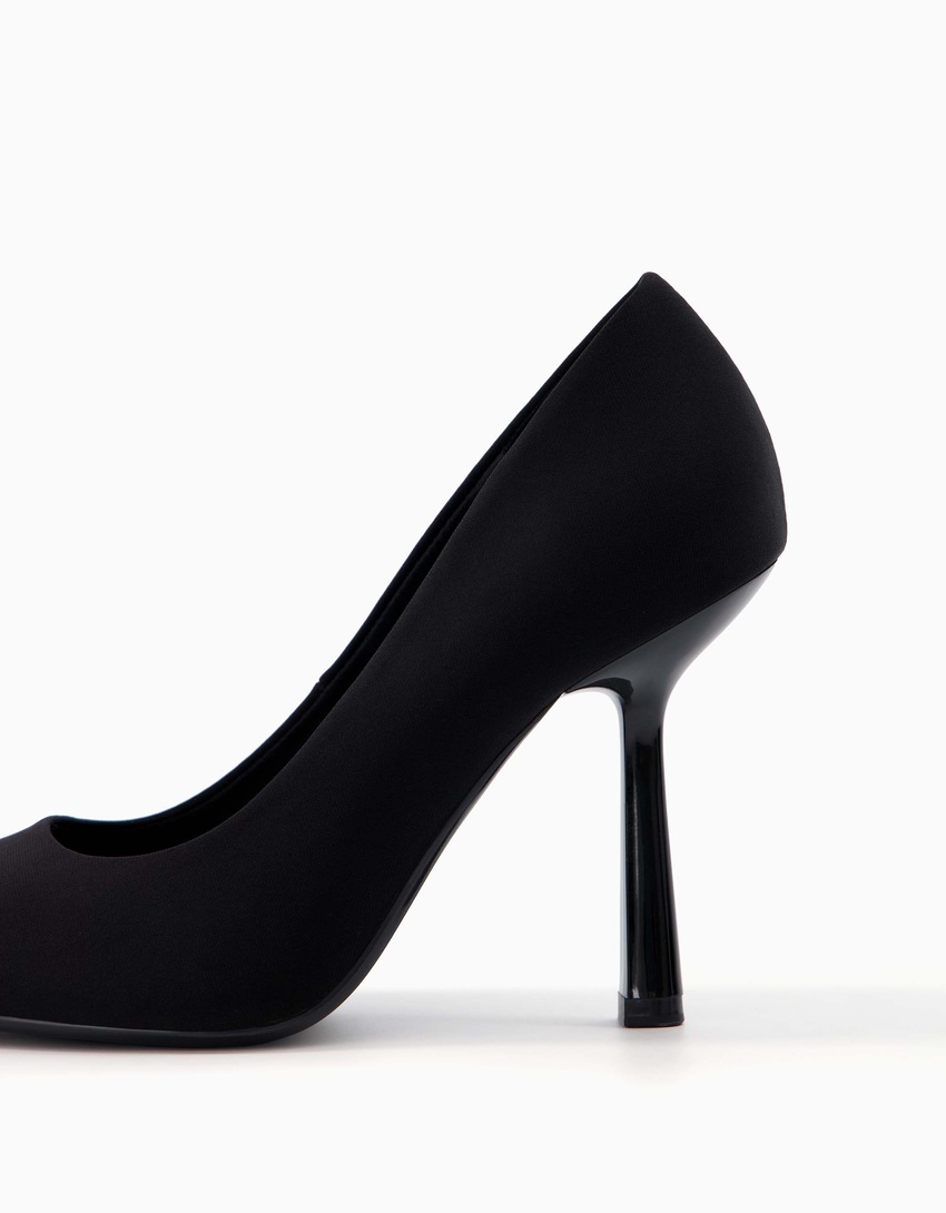 Sapatos de salto alto