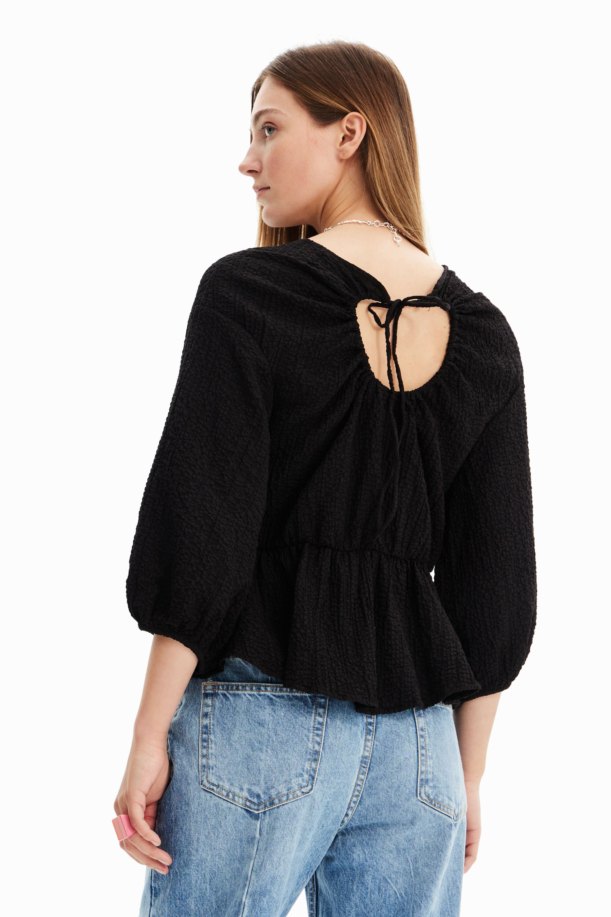 Blouse découpe texture