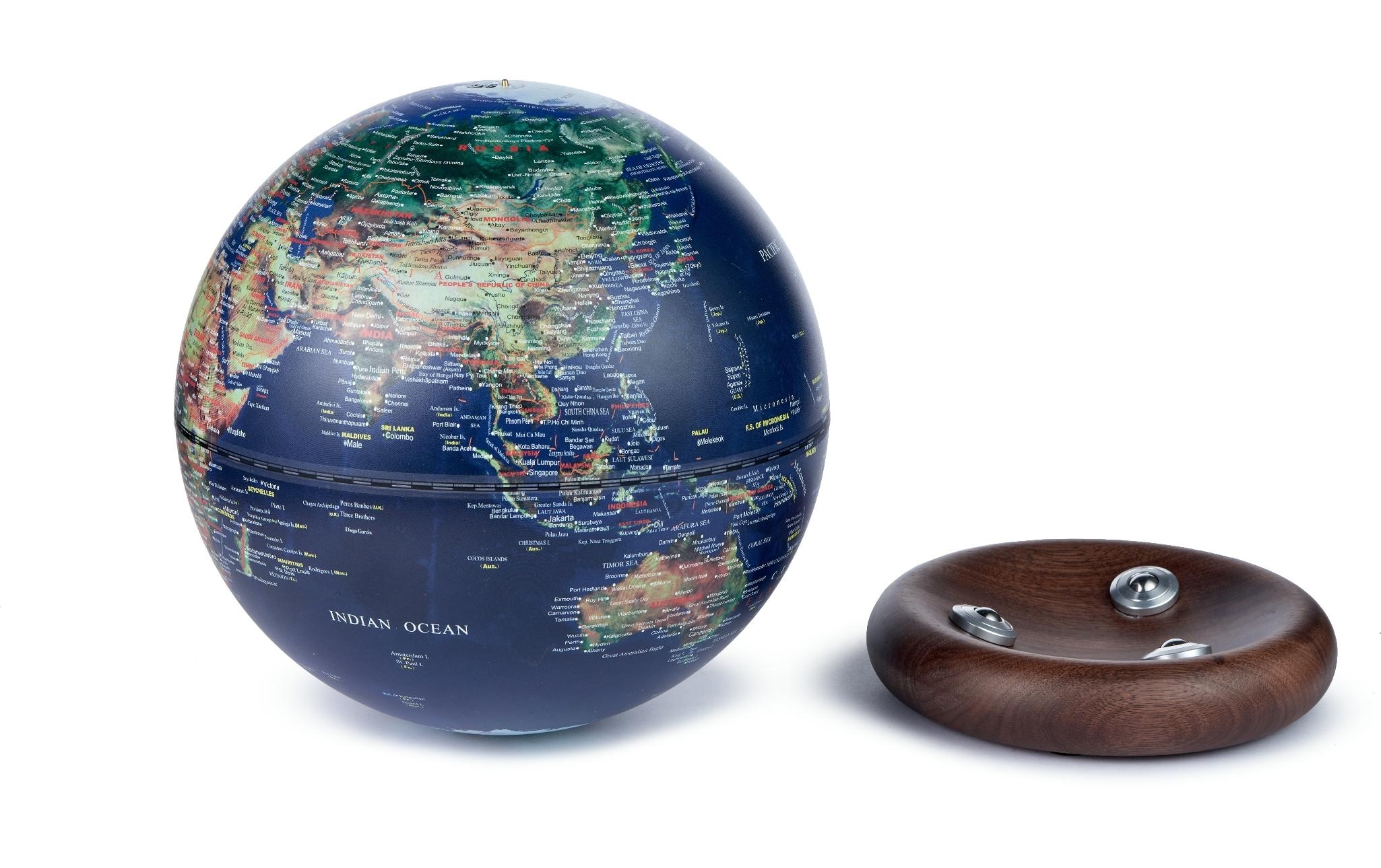 LED Dekofigur »AtlasGlobe 20 cm« Holzart: Esche (China)