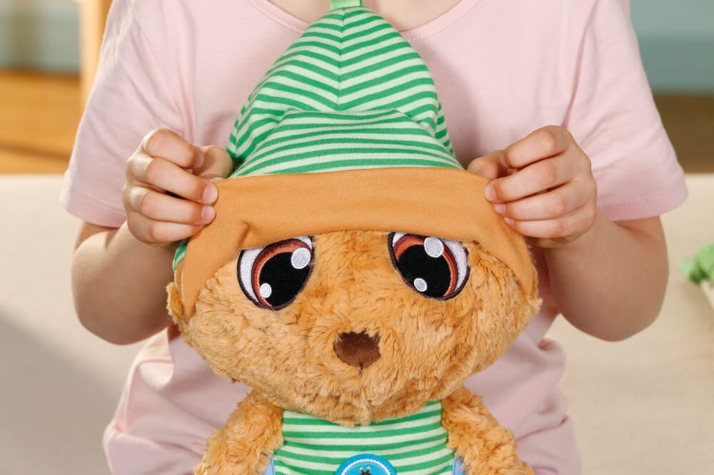 NICI Schlafmützen Schlummsi Schlummergeschichten-Bär in grünem Pyjama
