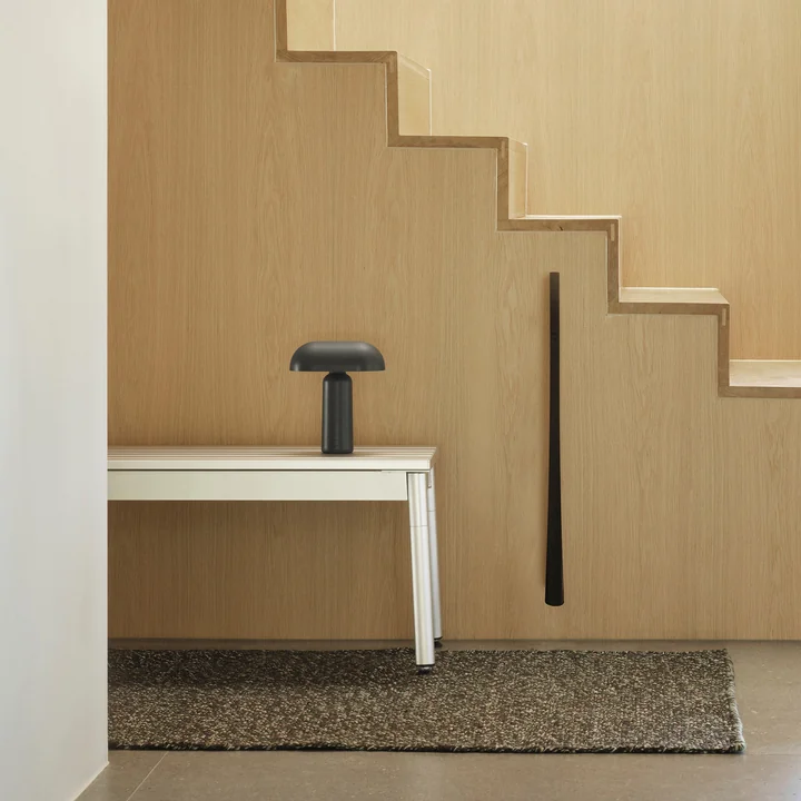 Normann Copenhagen - Porta LED Akku-Tischleuchte, schwarz