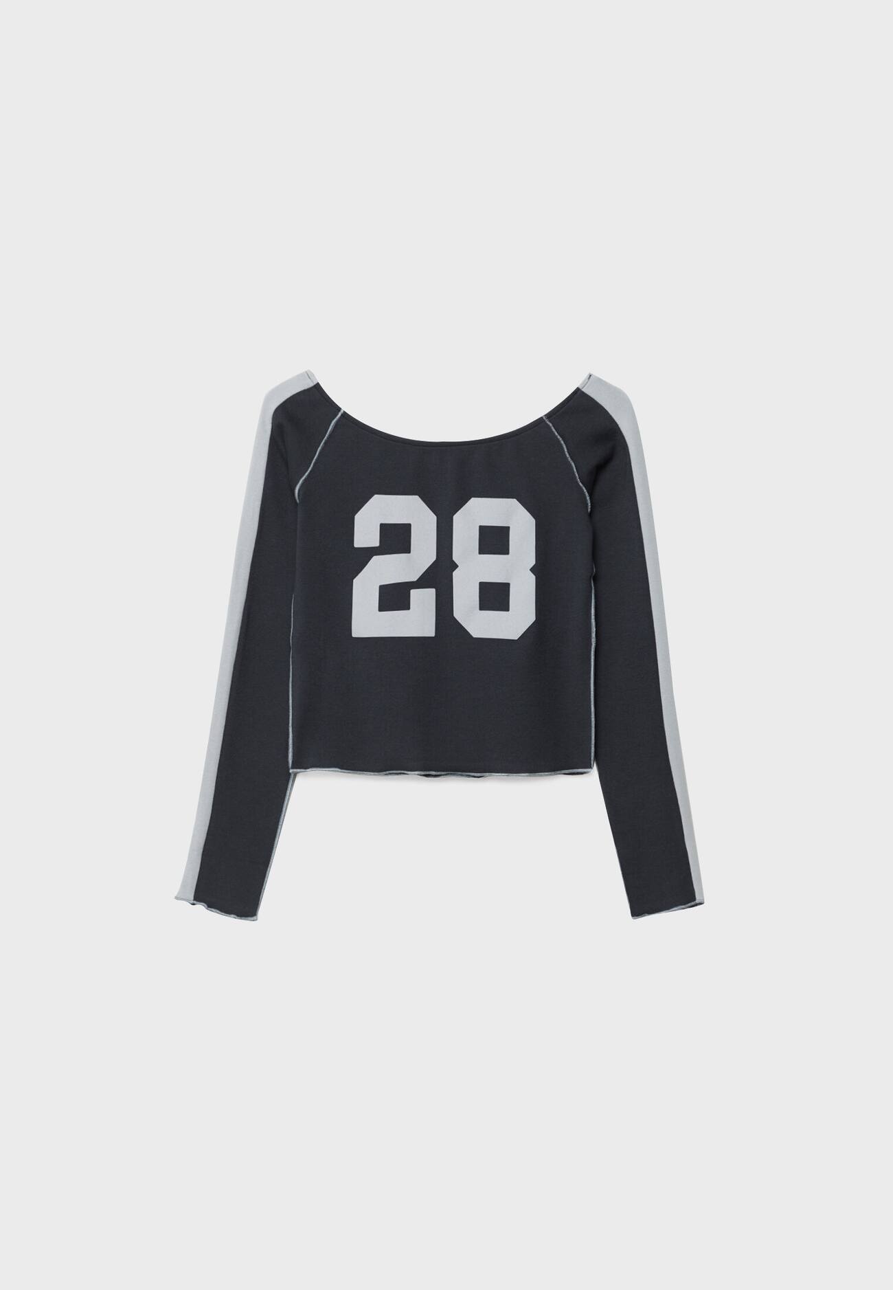 Camiseta com estampa localizada e listras laterais.