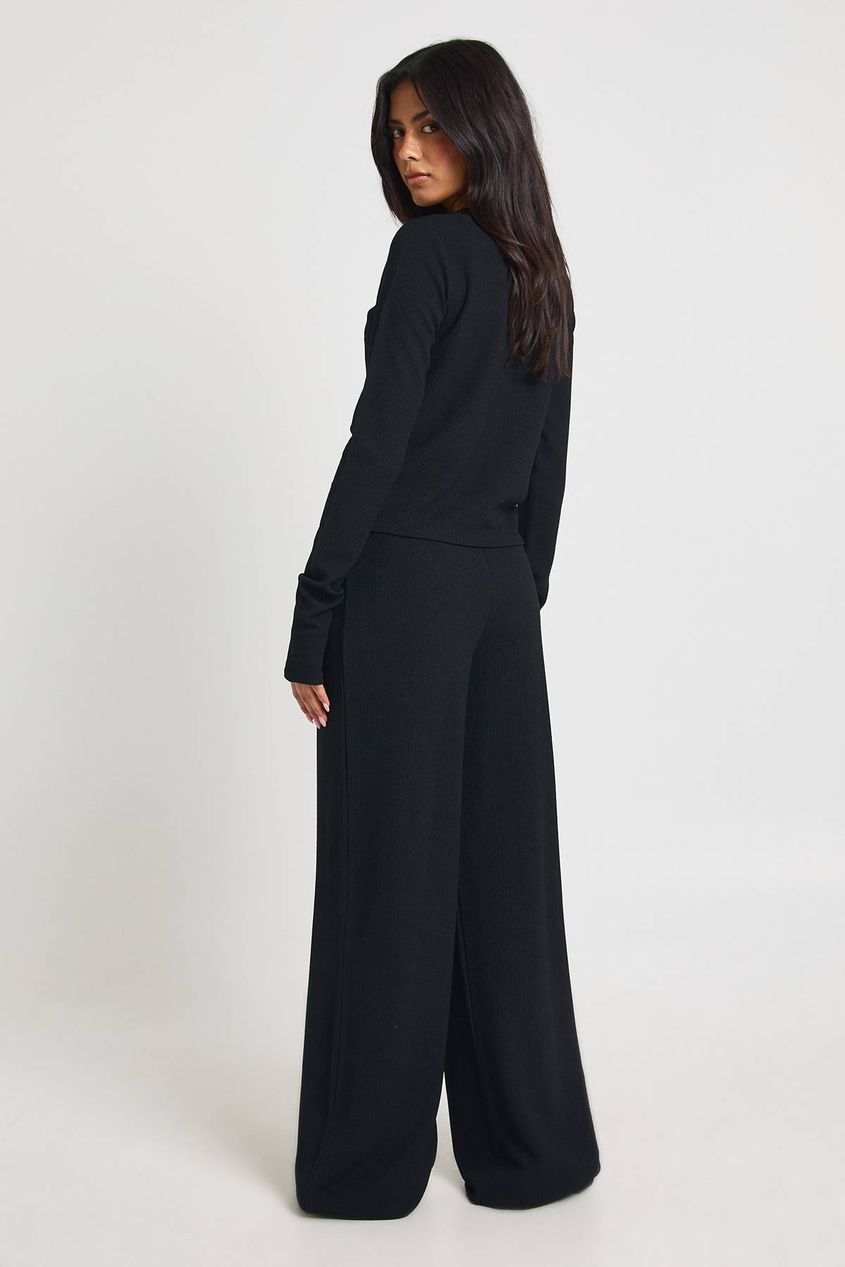 boohoo Ensemble Coordonné Haut Manches Longues Côtelé Boutonné Et Pantalon Large Pour Grandes Tailles