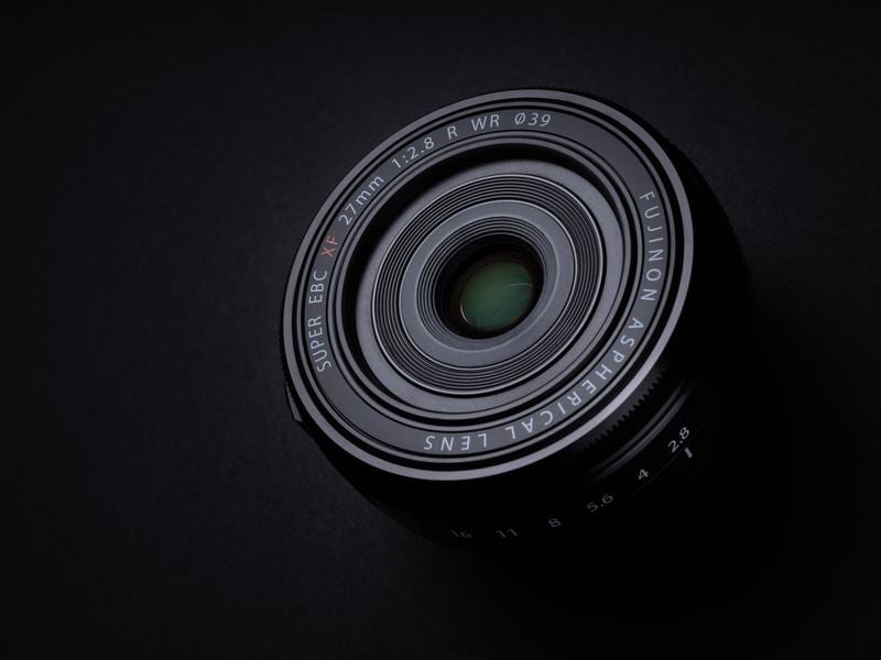 Fujifilm Festbrennweite XF 27mm F/2.8 R WR – Fujifilm X-Mou Spritzwassergeschützte, leichte Festbrennweite