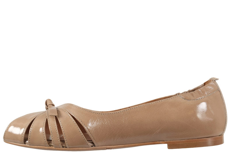 BILLI BI BALLERINA I BEIGE SKIND MED LAK LOOK