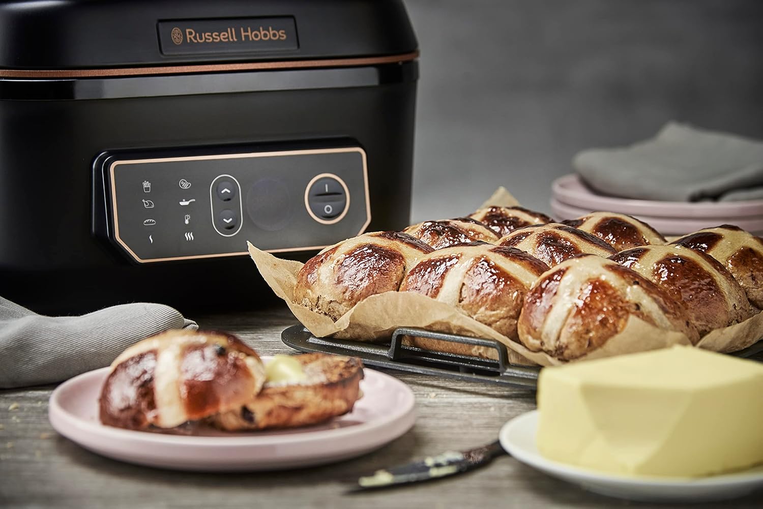 Russell Hobbs Heißluftfritteuse XL 5,5 l [Air Fryer/Grill/Multikocher] Rapid Air (spülmaschinenfest, Ober-&Unterhitze, kein Schütteln mehr, Slow Cooker, Backen, TK Pizza Ø 30cm) SatisFry 26520-56